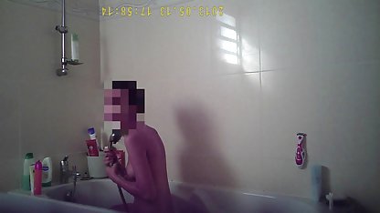 Toket ngentok kontol gede kencang Tera toying dia di sofa