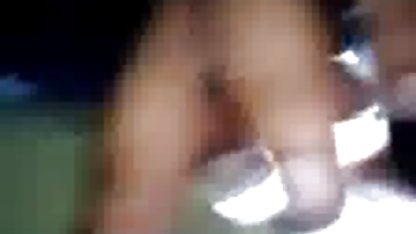 Dua pelacur video toket mulus mengisap kontol