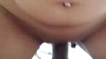 Rambut pirang milf tahu apa tante nyepong kontol gede yang benar